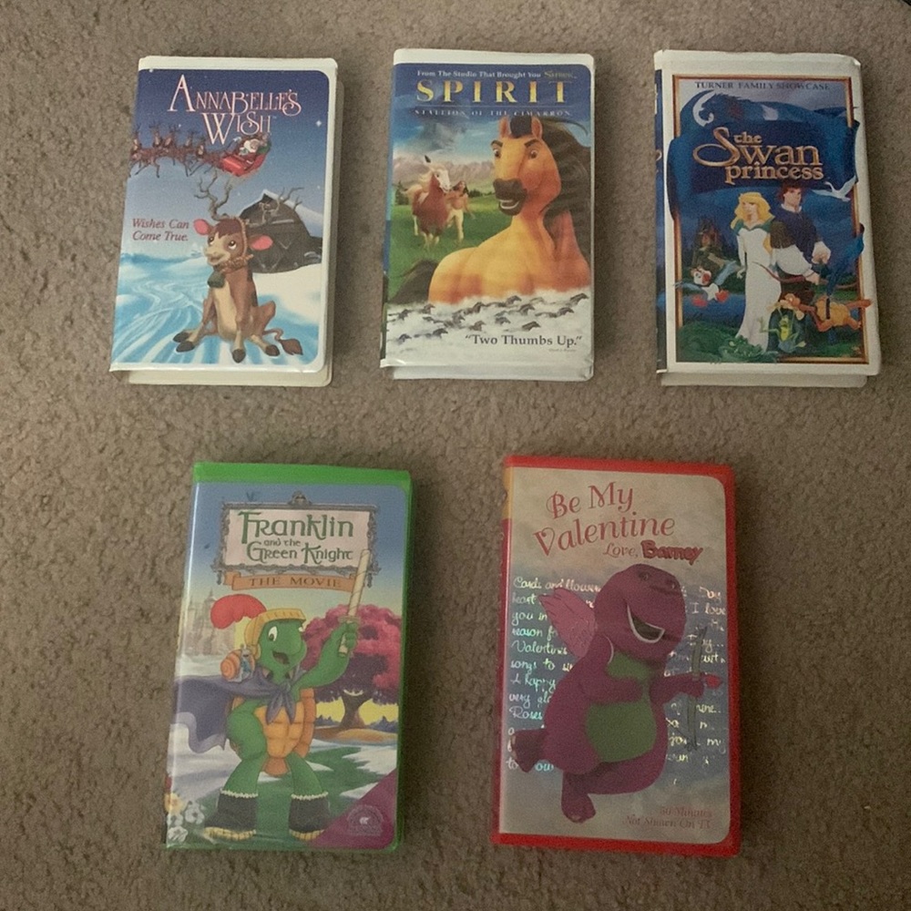 Children’s VHS tape bundle